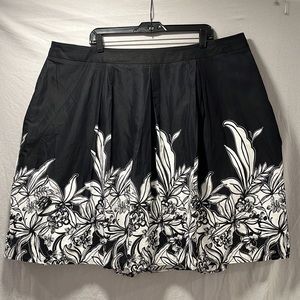 CJ Banks - 22W - black and white tropical floral print full skirt